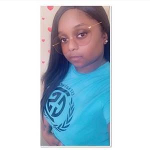 Meet your Posher, Mia